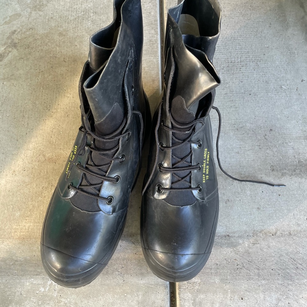 Bata boots military grade Men’s size 12